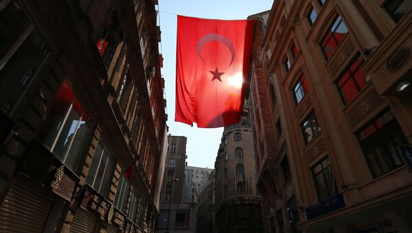 Турецкий флаг на одной из городских улиц - اسپوتنیک ایران  