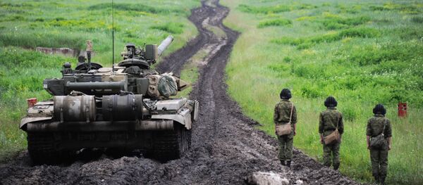 خدمه تانک تی 90 در جمهوری اوستیای شمالی روسیه - اسپوتنیک ایران  