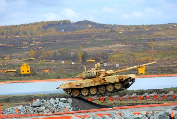 تانک تی 90 در نهمین نمایشگاه تسلیحاتی Russian Expo Arms-2013 - اسپوتنیک ایران  
