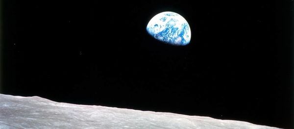 Первая фотография Земли с окололунной орбиты, сделанная 24 декабря 1968 года в ходе миссии Apollo 8 - اسپوتنیک ایران  