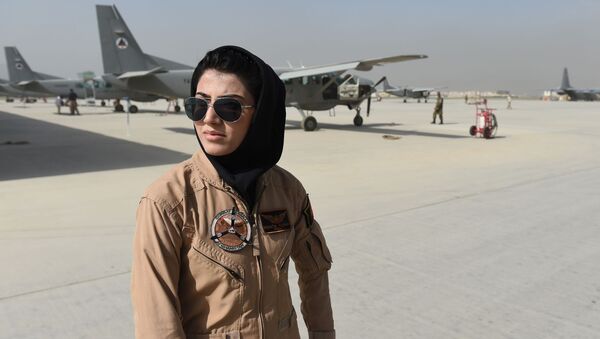 نیلوفر رحمانی، خلبات هواپیمای جنگی از افغانستان - اسپوتنیک ایران  