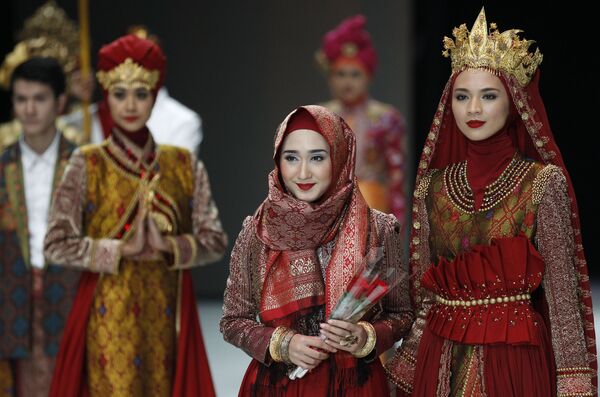 دیان پلنگی، طراح لباس از اندونزی - اسپوتنیک ایران  