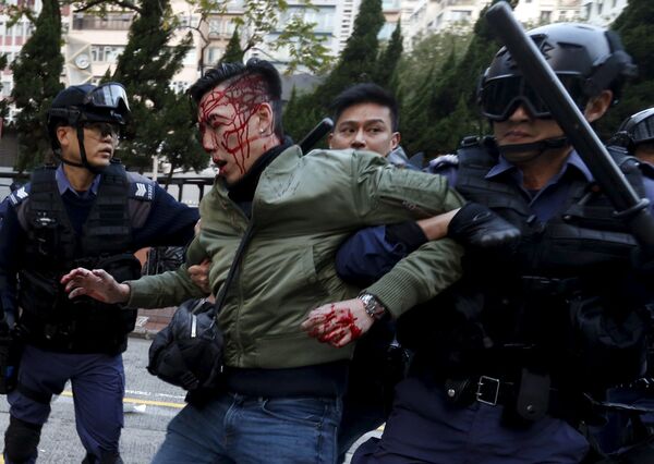 درگیری پلیس و  معترضان در هنگ کنگ - اسپوتنیک ایران  