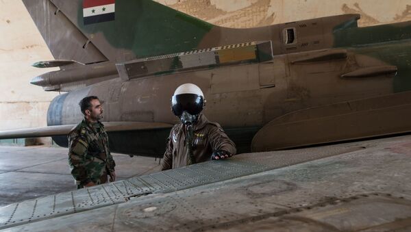 اسیر شدن خلبان جنگنده نیروی هوایی سوریه توسط گروه تروریستی النصره - اسپوتنیک ایران  