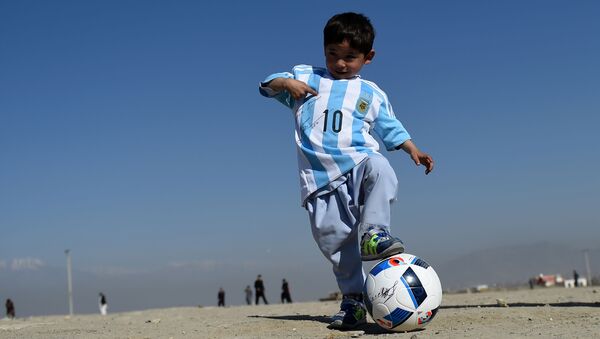 پسربچه افغانی طرفدار لیونل مسی - اسپوتنیک ایران  