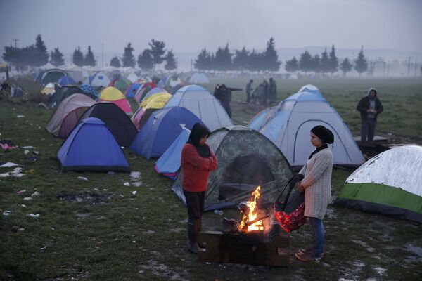 دختران در اردوگا پناهجویان در مرز یونان - مقدونیه - اسپوتنیک ایران  