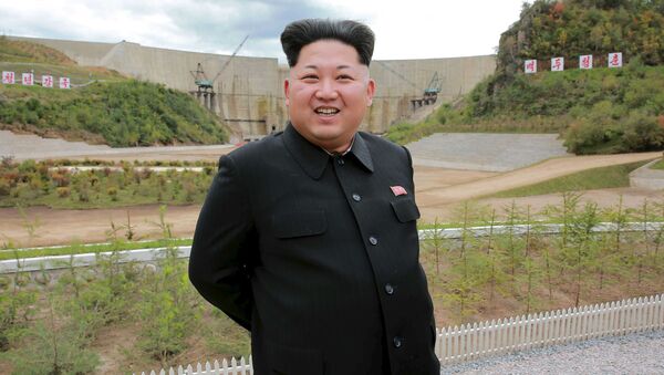 Северокорейский лидер Ким Чен Ын во время визита на строящуюся АЭС Paektusan Hero Youth - اسپوتنیک ایران  
