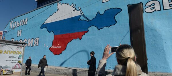 Граффити о воссоединении Крыма и России в Москве - اسپوتنیک ایران  