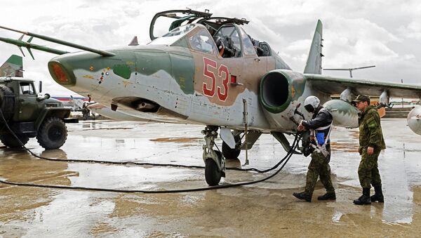 Подготовка штурмовика Су-25 ВКС России на авиабазе Хмеймим в Сирии к вылету в пункт постоянной дислокации на территории России - اسپوتنیک ایران  