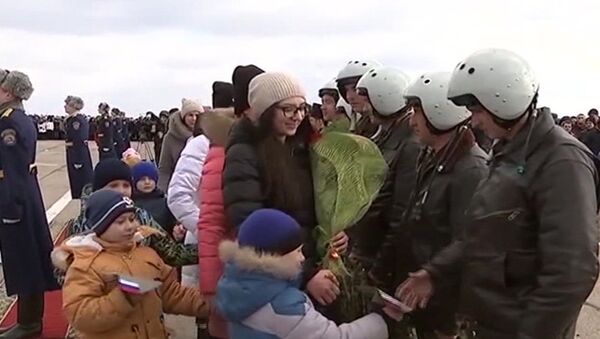 استقبل از خلبانان روسی پس از بازگشت آنها از سوریه (ویدیو) - اسپوتنیک ایران  