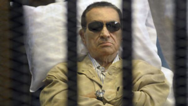 انتقال حسنی مبارک از محل تحت نظر در بیمارستان به خانه اش - اسپوتنیک ایران  