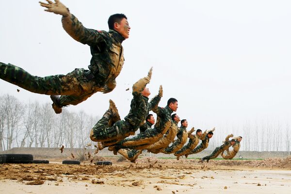 سربازن چینی در حال تمرین - اسپوتنیک ایران  