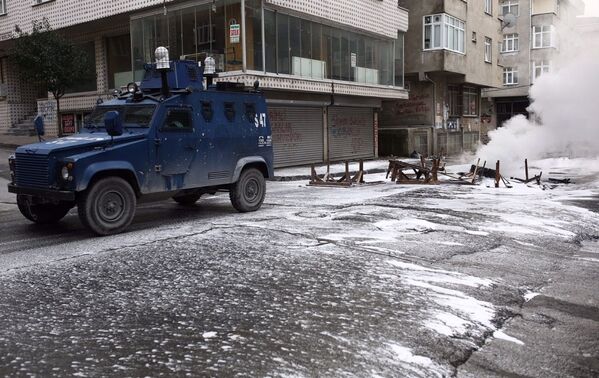 ویرانی های به جا مانده در محل برگزاری جشن نوروز در استانبول پس از عملیات پلیس - اسپوتنیک ایران  