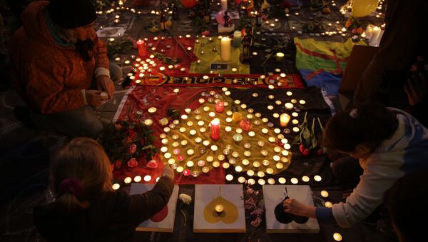 Цветы и свечи в Брюсселе в память о погибших в результате терактов - اسپوتنیک ایران  