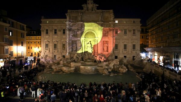 Фонтан Треви в цветах бельгийского флага в Риме - اسپوتنیک ایران  