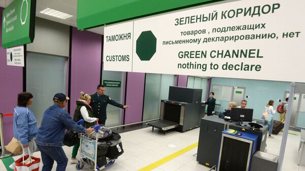 Работа таможенного поста в аэропорту Казани - اسپوتنیک ایران  