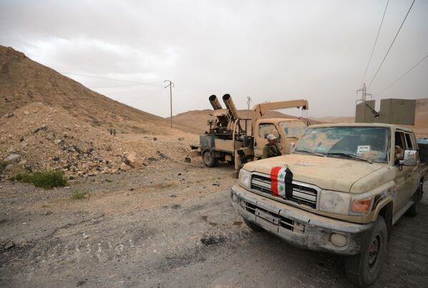 ارتش سوریه و گروهان شاهین های صحرا در حال حرکت به سوی پالمیرا - اسپوتنیک ایران  