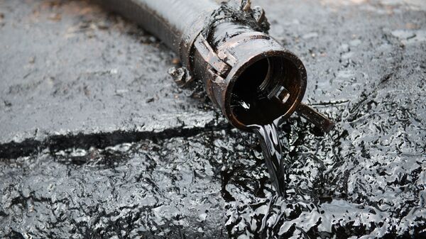 نفت به جای آب در شیر خانه‌های کرکوک (عکس) - اسپوتنیک ایران  