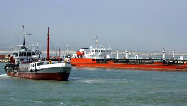 An Iranian oil tanker is seen floating on the Caspian Sea - اسپوتنیک ایران  