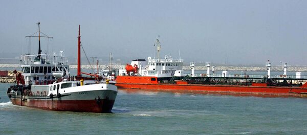 An Iranian oil tanker is seen floating on the Caspian Sea - اسپوتنیک ایران  