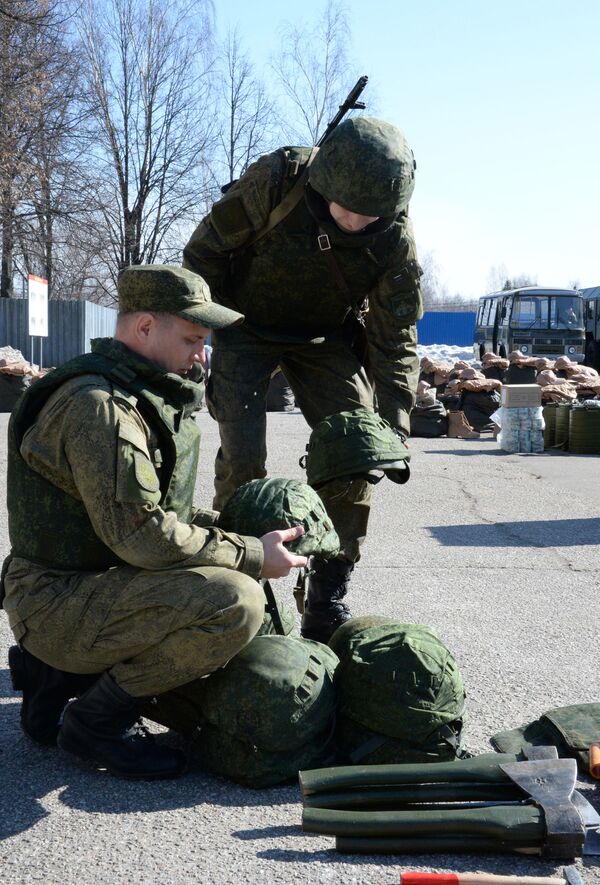 متخصصان اعزامی از مرکز بین المللی مین روبی وابسته به نیروهای مسلح روسیه هستند که در شهر ناخابینو واقع در حومه مسکو واقع شده است - اسپوتنیک ایران  