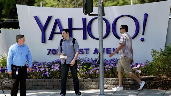 People walk in front of a Yahoo sign at the company's headquarters in Sunnyvale, California. - اسپوتنیک ایران  