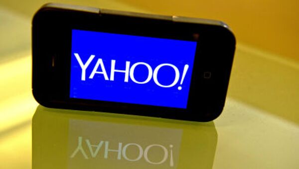 Логотип компании Yahoo на экране смартфона - اسپوتنیک ایران  