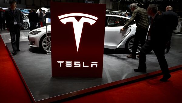 Visitor are seen at the booth of US electric carmaker Tesla Motors, during the press day of the Geneva Car Show on March 4, 2015 in Geneva - اسپوتنیک ایران  