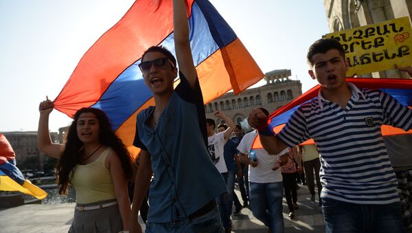 شورشیان ارمنستان با اشغال یک مقر گشت پلیس، خواستار استعفای مقامات این کشور شدند - اسپوتنیک ایران  