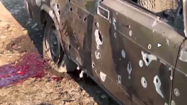 Обстрелянный автомобиль со следами крови в азербайджанском гророде Тертер - اسپوتنیک ایران  
