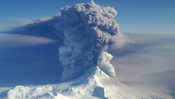 فوران آتشفشان در ژاپن+ ویدیو - اسپوتنیک ایران  