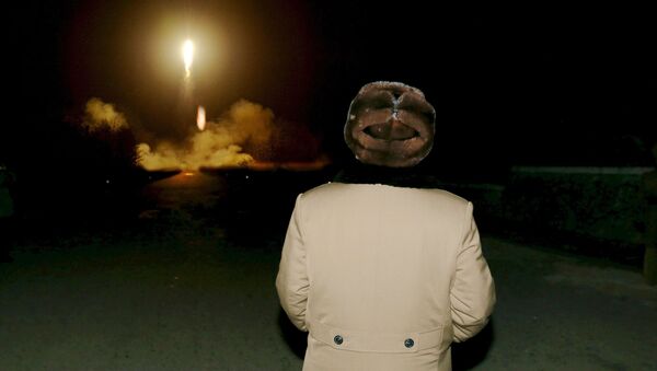 Лидер КНДР Ким Чен Ын наблюдает запуск баллистической ракеты - اسپوتنیک ایران  