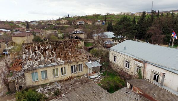 Разрушенный дом в одном из сел Мартакертского района в зоне карабахского конфликта - اسپوتنیک ایران  