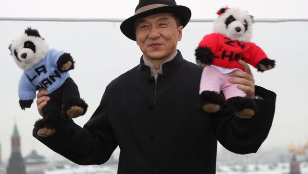 Актер Джеки Чан во время фотоколла в рамках поддержки фильма Доспехи Бога 3: Миссия Зодиак в Москве - اسپوتنیک ایران  