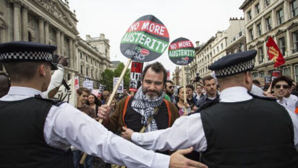 تظاهرات اعتراضی با درخواست استعفای دیوید کامرون در لندن - اسپوتنیک ایران  