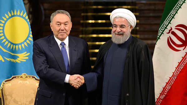 Президент Казахстана Нурсултан Назарбаев и глава Ирана Хасан Роухани на встрече в Тегеране - اسپوتنیک ایران  