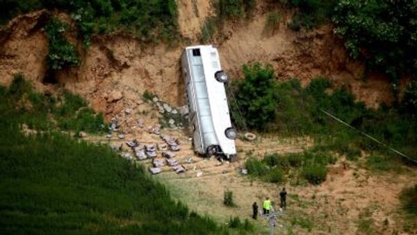 Перевернутый автобус в провинции Шэньси, Китай - اسپوتنیک ایران  