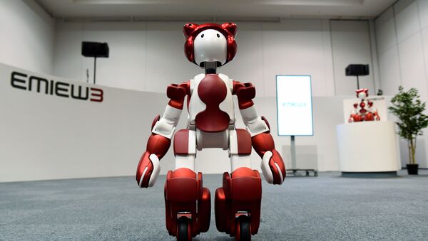 Первый человекоподобный робот Hitachi EMIEW3 - اسپوتنیک ایران  