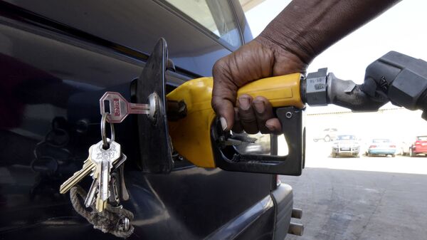 Заправка автомобиля бензином - اسپوتنیک ایران  