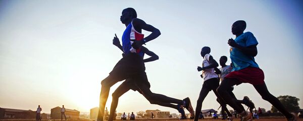 Южносуданские бегуны тренируются на стадионе в городе Джуба - اسپوتنیک ایران  