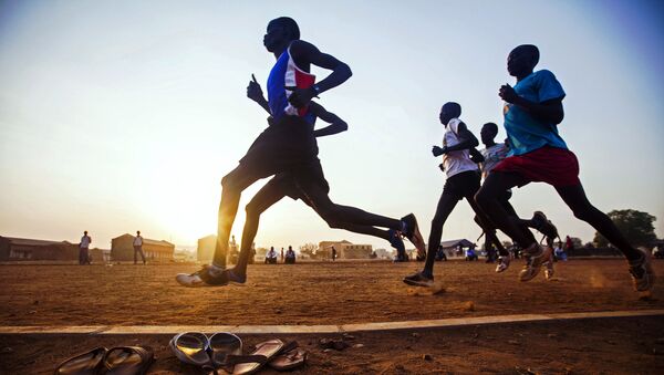 Южносуданские бегуны тренируются на стадионе в городе Джуба - اسپوتنیک ایران  