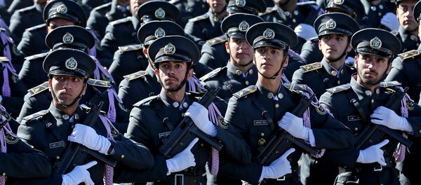 رژه نیروهای مسلح در روز ارتش ایران - اسپوتنیک ایران  