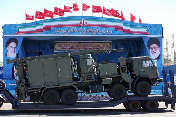 رونمایی از سامانه موشکی اس-300 در مراسم رژه روز ارتش ایران - اسپوتنیک ایران  