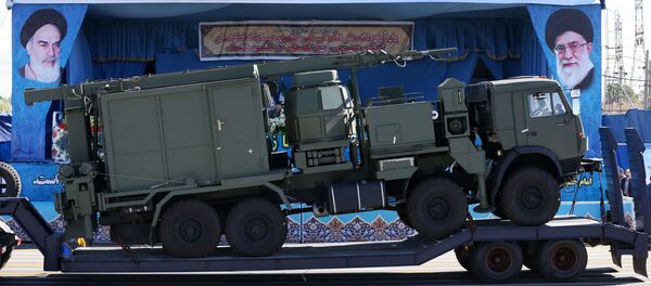 Демонстрация элементов российских зенитно-ракетных комплексов (ЗРК) С-300 на военном параде в Иране - اسپوتنیک ایران  