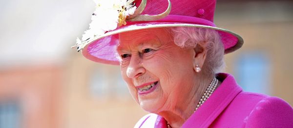 Queen Elizabeth II arrives at the Queen Elizabeth II delivery office in Windsor with Prince Philip, Duke of Edinburgh on April 20, 2016 in Windsor, Britain. - اسپوتنیک ایران  