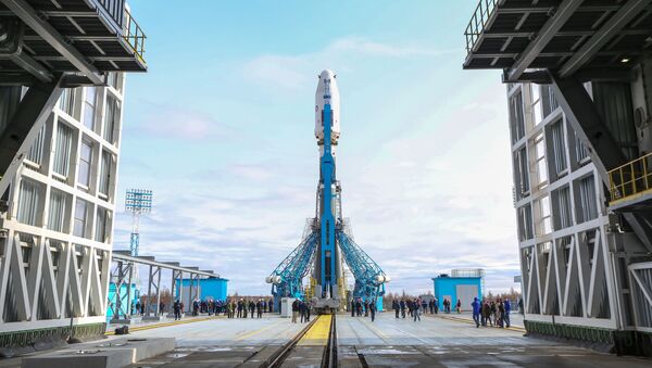 Вывоз ракеты Союз-2.1а с космическими аппаратами на стартовую площадку космодрома Восточный - اسپوتنیک ایران  