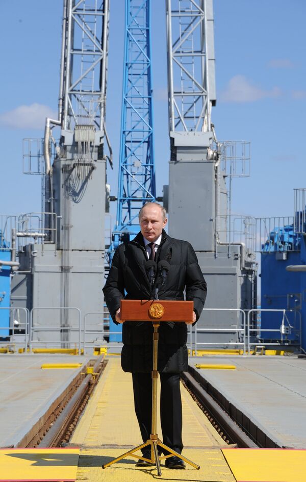 ولادیمیر پوتین، رئیس جمهور روسیه  در پایگاه فضایی واستوچنی - اسپوتنیک ایران  