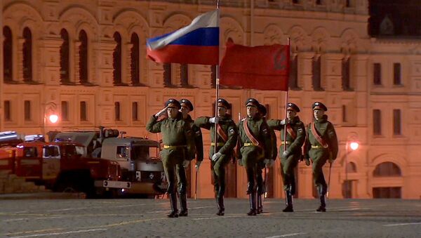 تمرین شبانه رژه نظامی در مسکو به مناسبت روز پیروزی بر فاشیسم - اسپوتنیک ایران  
