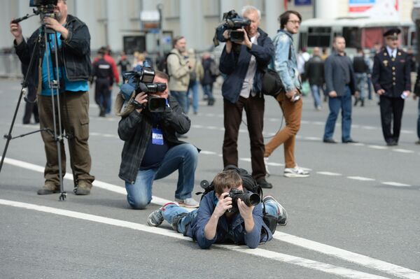 خبرنگاران در میتینگ  حزب کمونیست فدراسیون روسیه در جشن اول ماه مه مسکو - اسپوتنیک ایران  