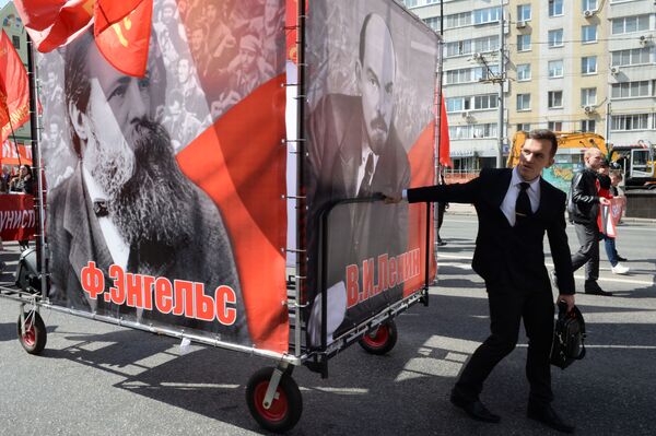 راهپیمایی و میتینگ اول ماه مه حزب کمونیست فدراسیون روسیه  در  مسکو - اسپوتنیک ایران  